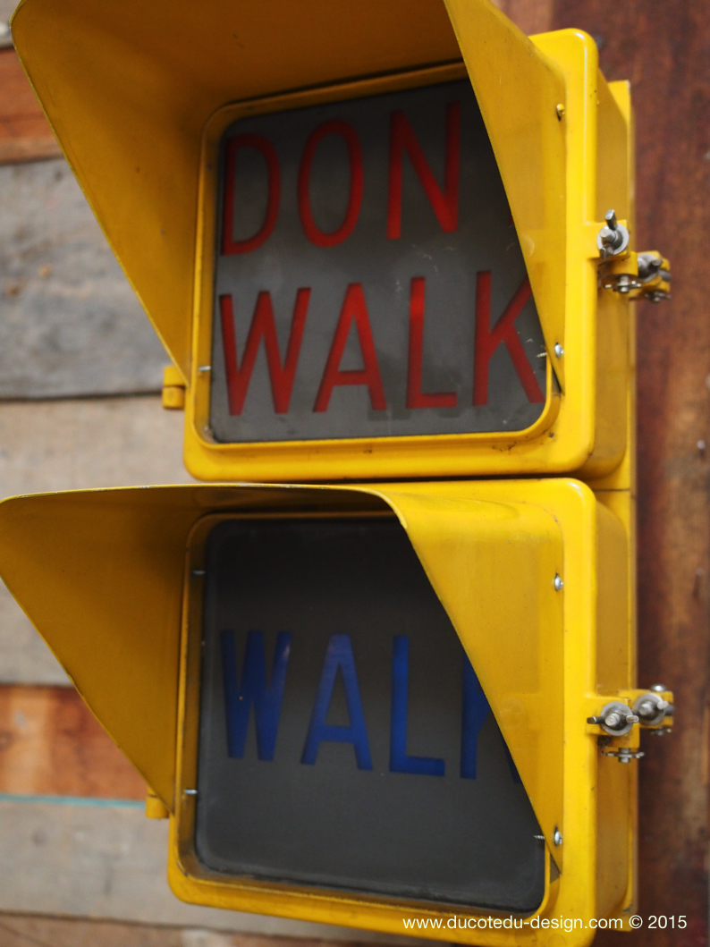 New York feu dont walk americain vintage USA jaune d'origine avec fixations murale – Image 13