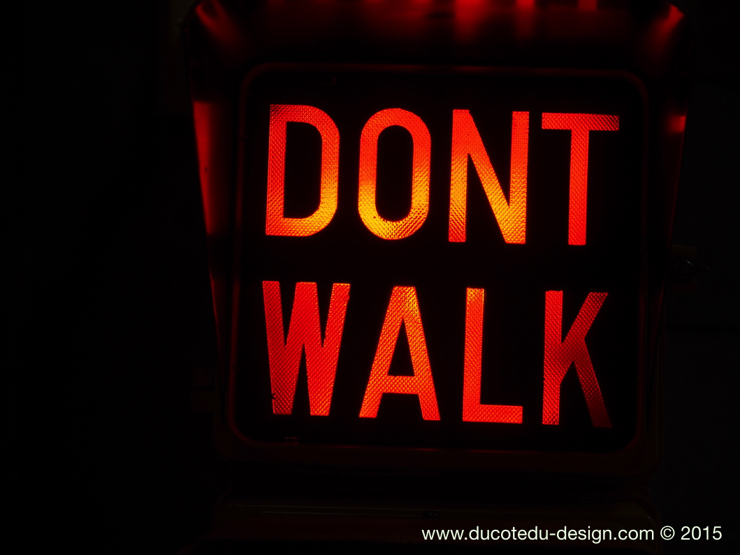 feu dont walk americain vintage USA jaune d'origine avec fixations murale – Image 13