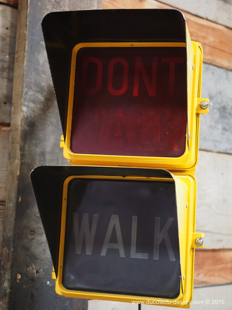 feu dont walk americain vintage USA jaune d'origine avec fixations murale – Image 15