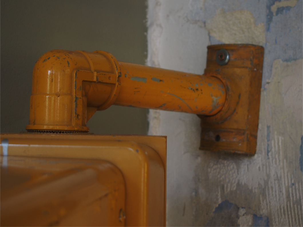 New York feu dont walk americain vintage USA jaune d'origine avec fixations murale – Image 6