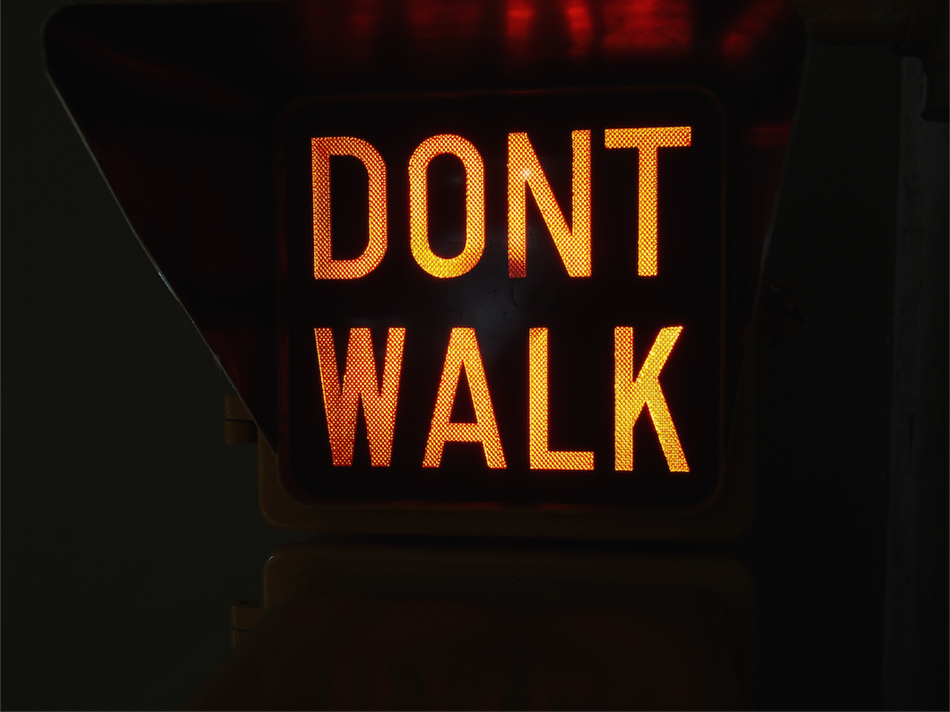 New York feu dont walk americain vintage USA jaune d'origine avec fixations murale – Image 10