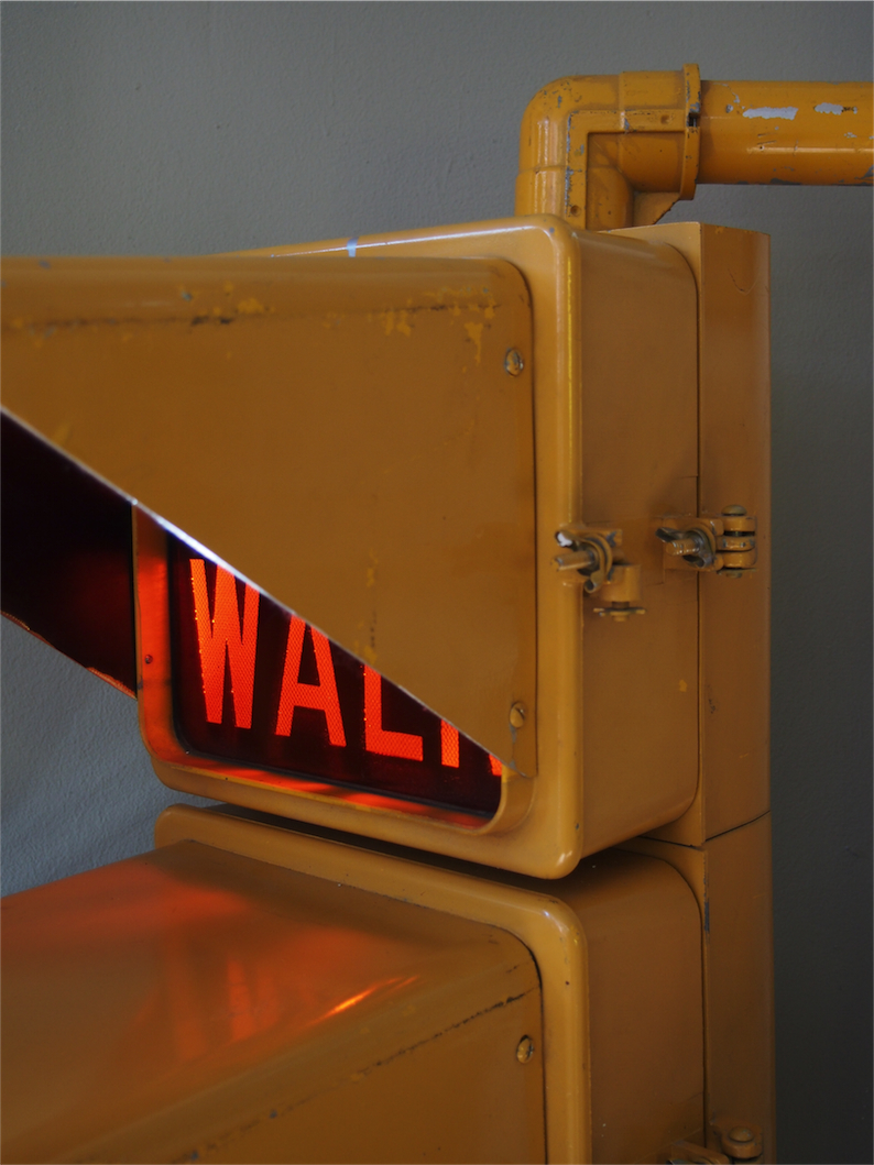 New York feu dont walk americain vintage USA jaune d'origine avec fixations murale – Image 14