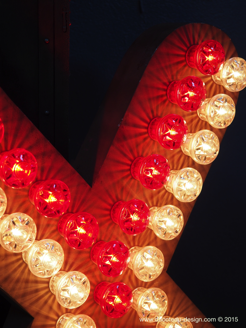 enorme lettre X d'ancienne enseigne lumineuse façon fete foraine – Image 6