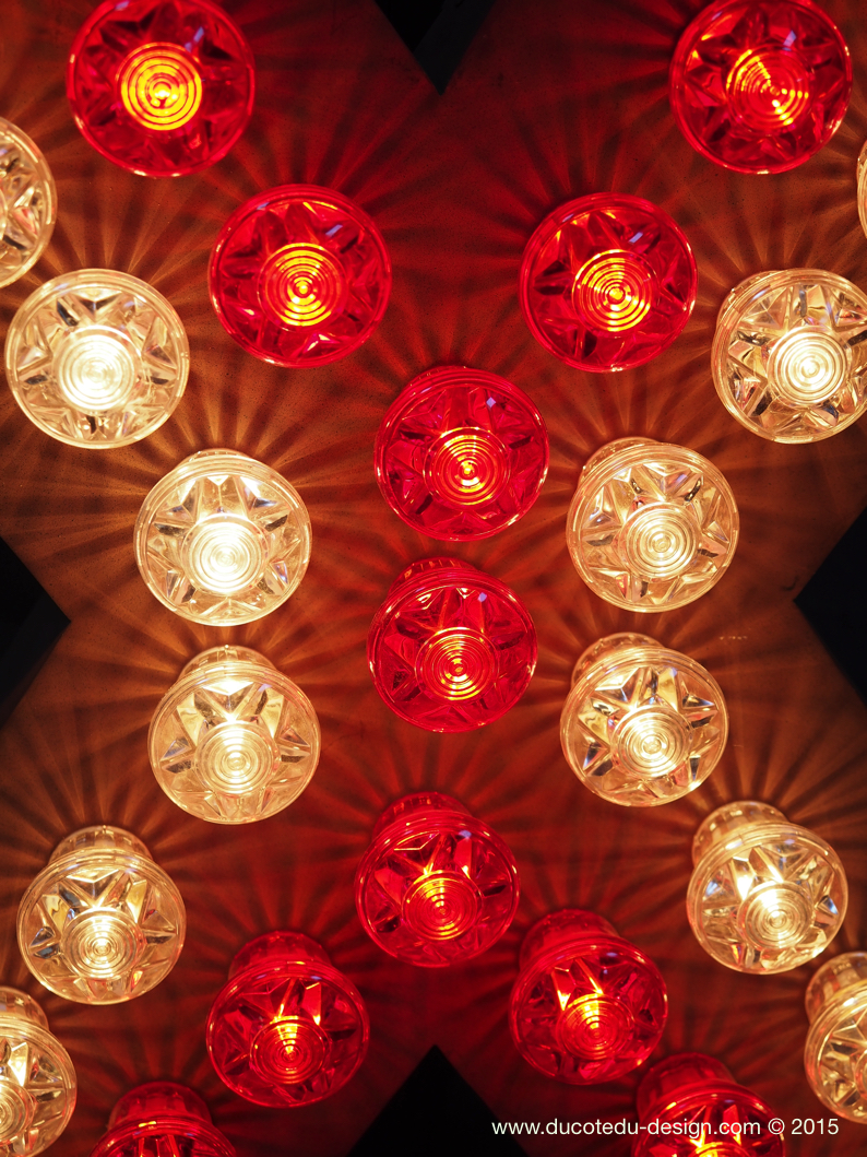 enorme lettre X d'ancienne enseigne lumineuse façon fete foraine – Image 8