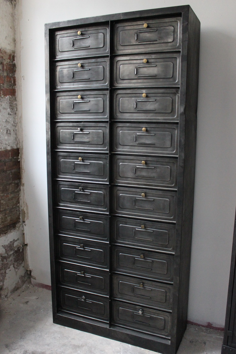 ancien grand meuble 20 casiers industriel a clapet tole emboutie 1930 – Image 2