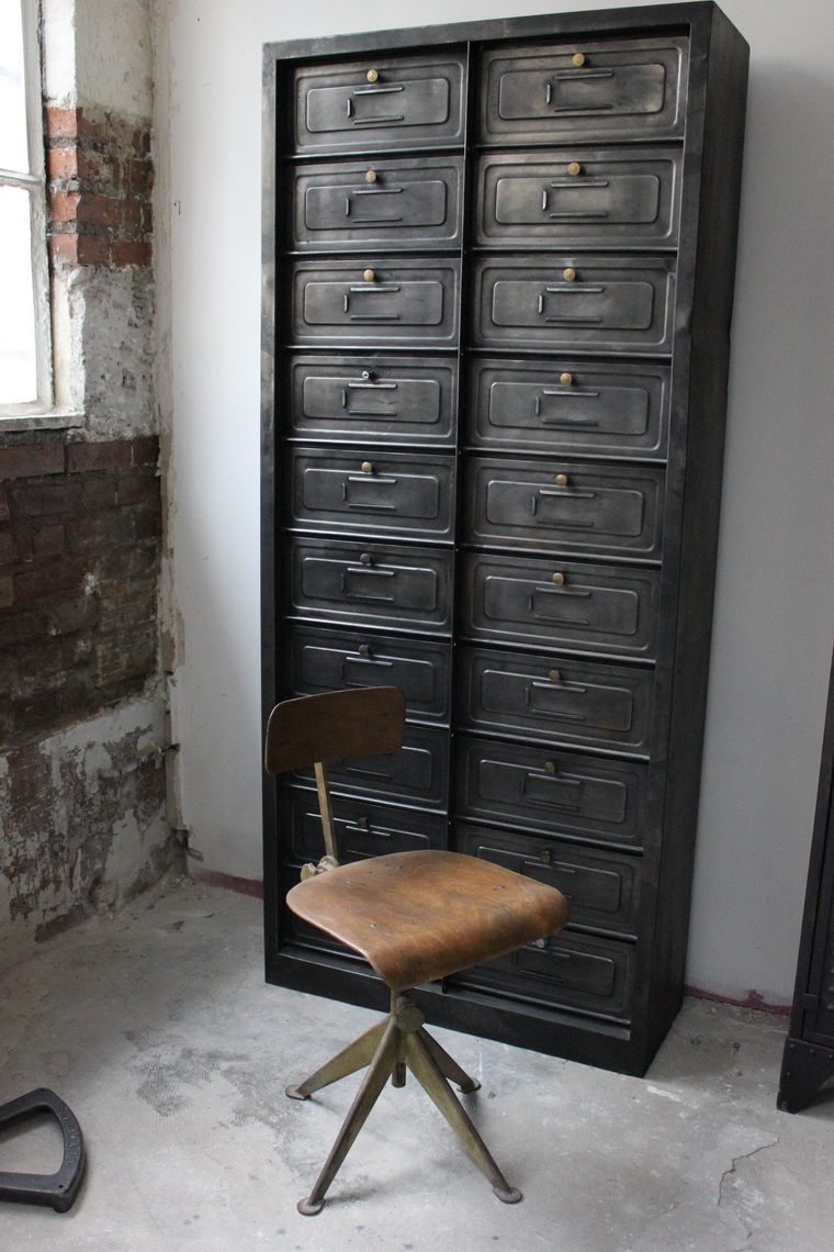 ancien grand meuble 20 casiers industriel a clapet tole emboutie 1930 – Image 5