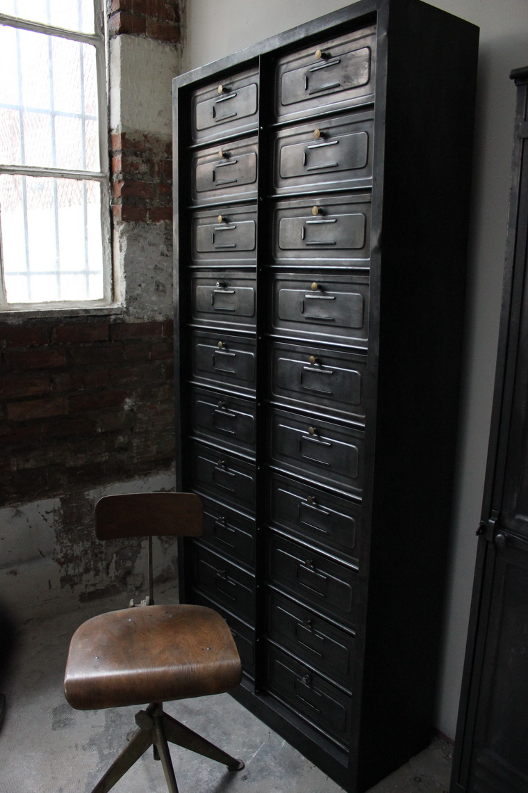 ancien grand meuble 20 casiers industriel a clapet tole emboutie 1930 – Image 6