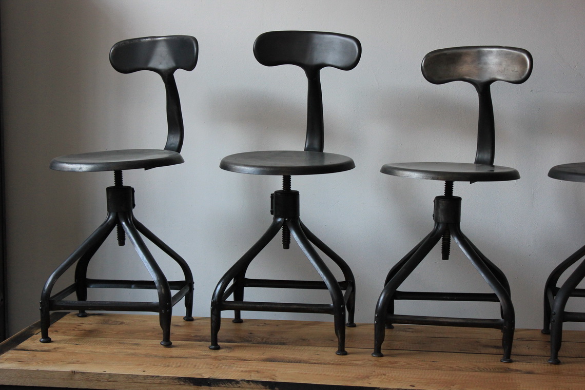 ancienne Chaise basse d atelier industrielle nicolle "" dit queu de baleine "" – Image 6