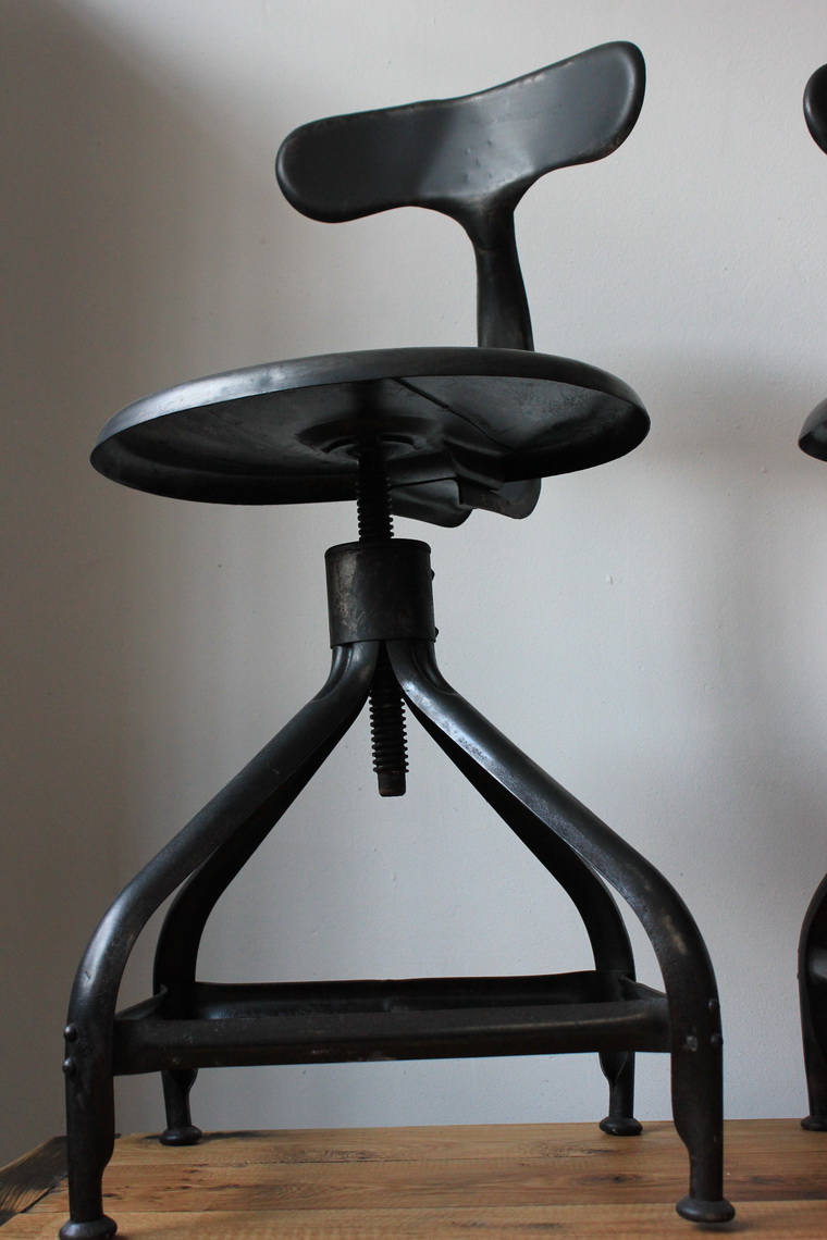 ancienne Chaise basse d atelier industrielle nicolle "" dit queu de baleine "" – Image 10