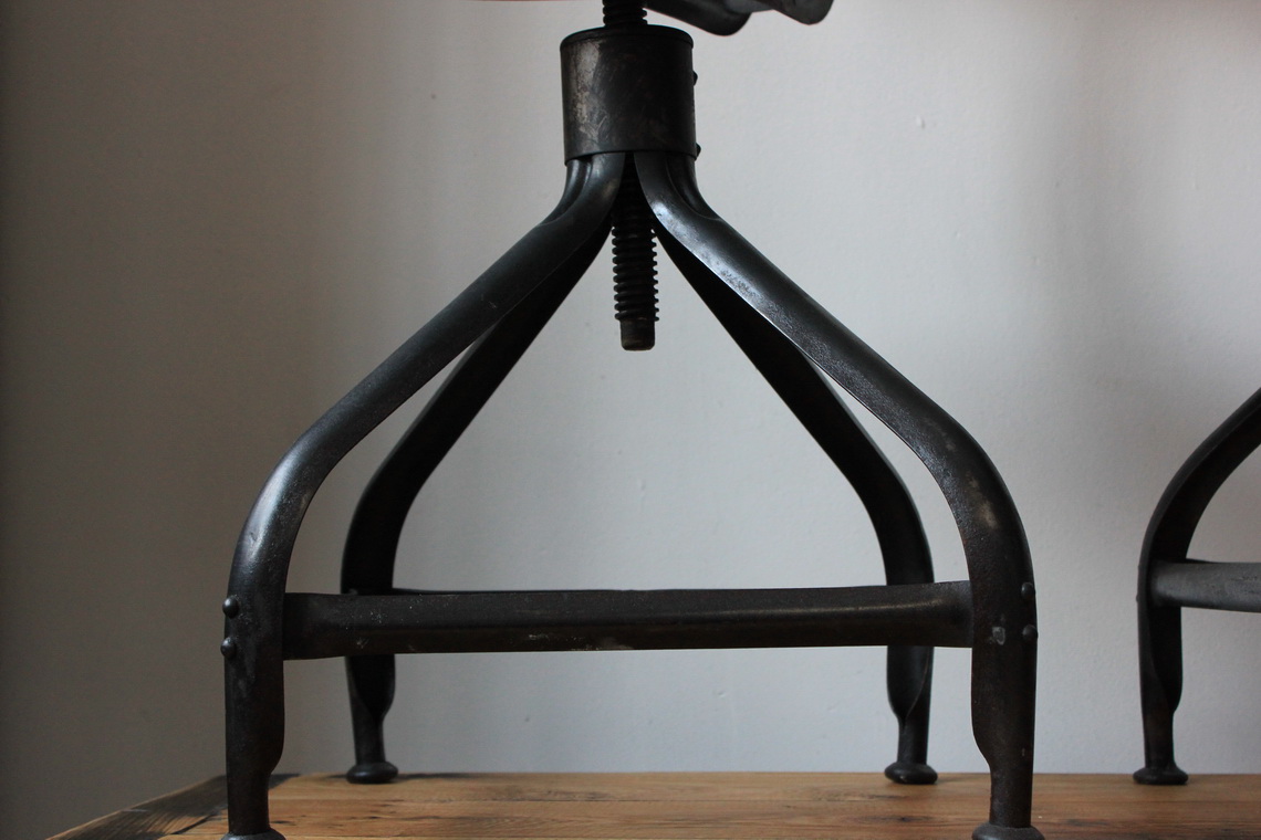 ancienne Chaise basse d atelier industrielle nicolle "" dit queu de baleine "" – Image 11