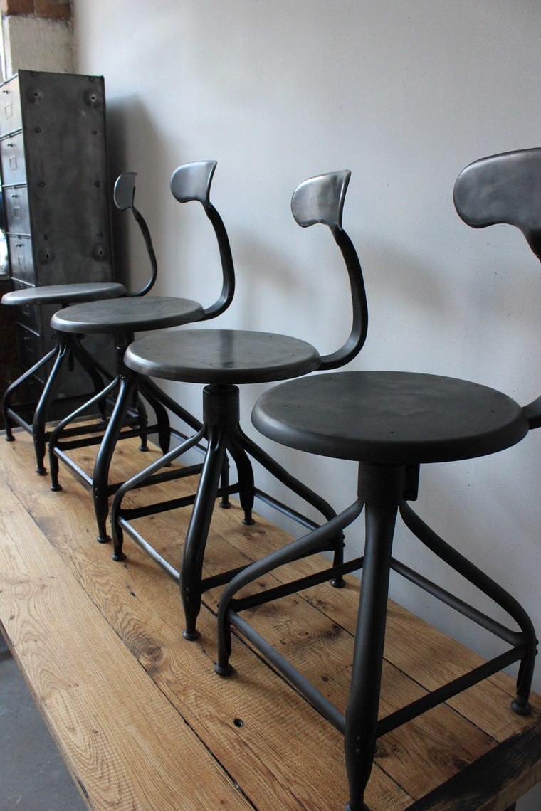 ancienne Chaise basse d atelier industrielle nicolle "" dit queu de baleine "" – Image 13