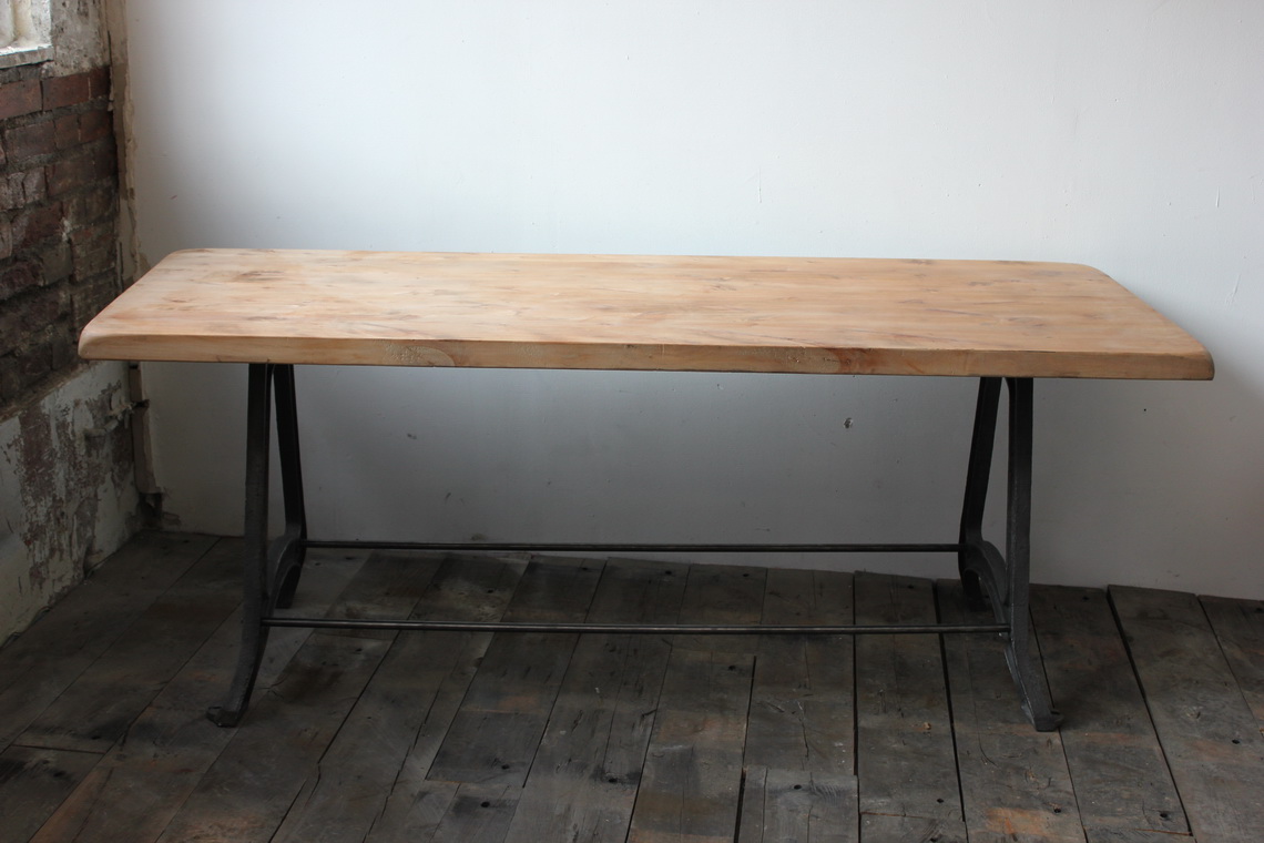 ancienne Table ou bureau industriel pied fonte plateau orme massif – Image 16