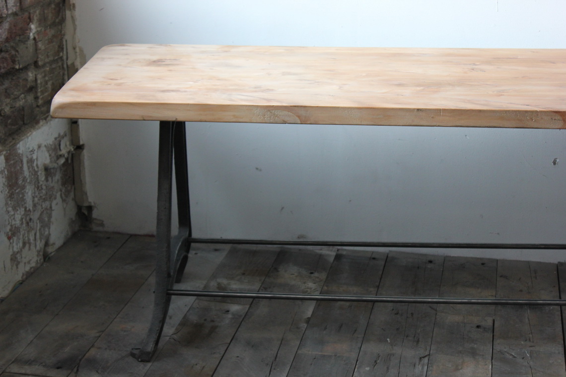 ancienne Table ou bureau industriel pied fonte plateau orme massif – Image 17