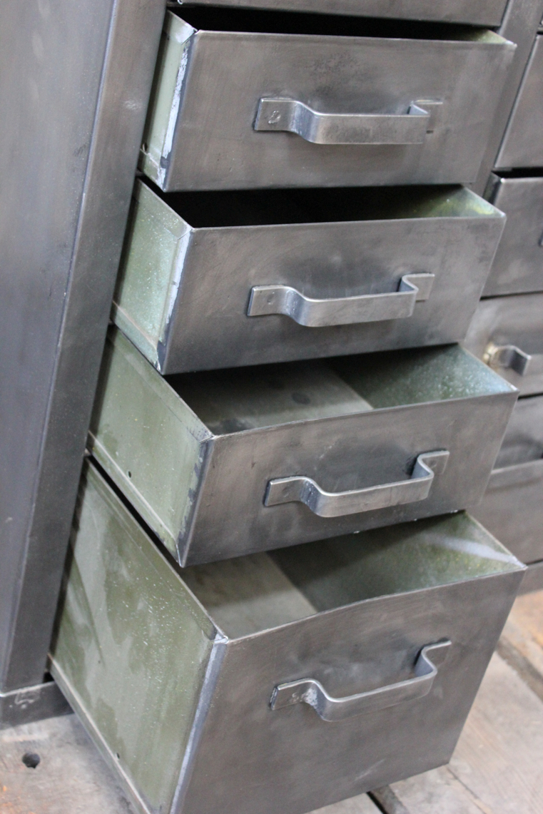 etabli d'atelier industriel metal 11 tiroirs plateau bois massif – Image 8