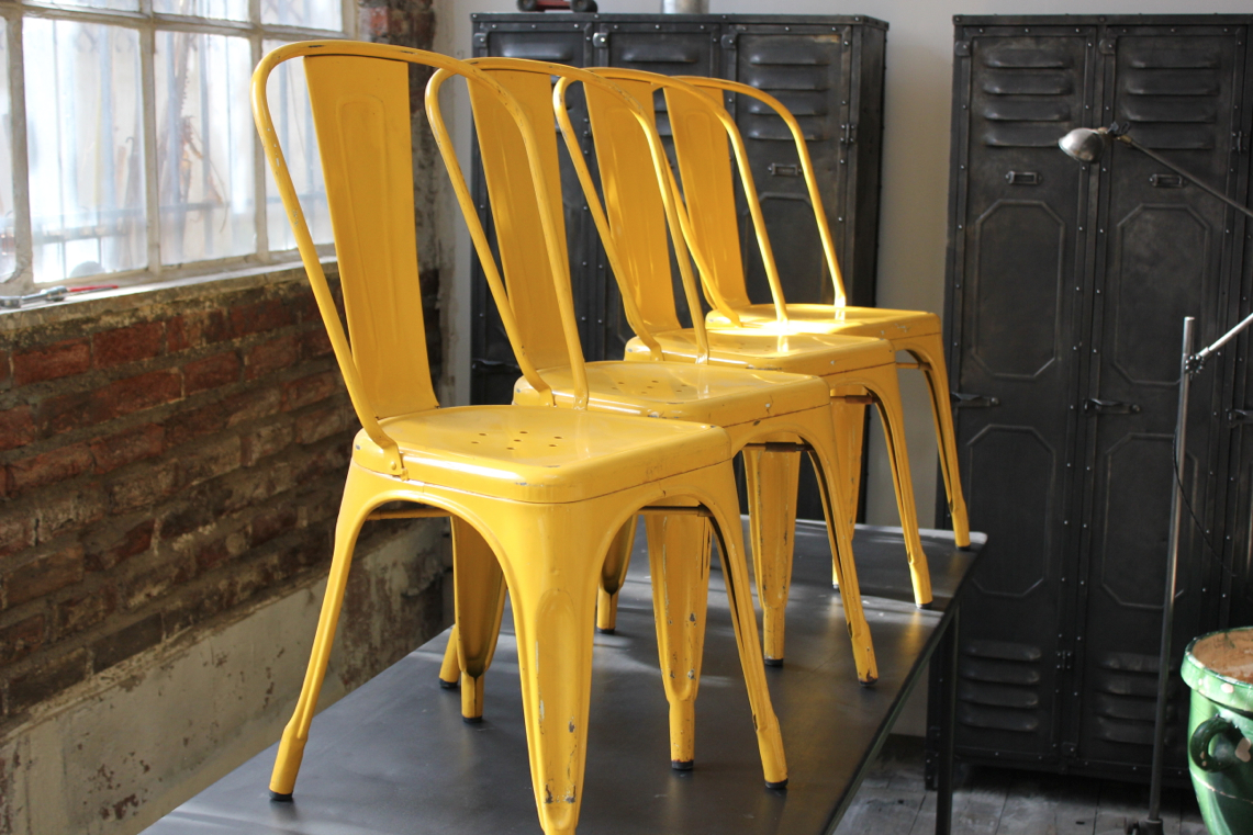 4 ancienne Chaise TOLIX Xavier Pauchard jaune des annees 50 tarif pour les 4 chaises – Image 2