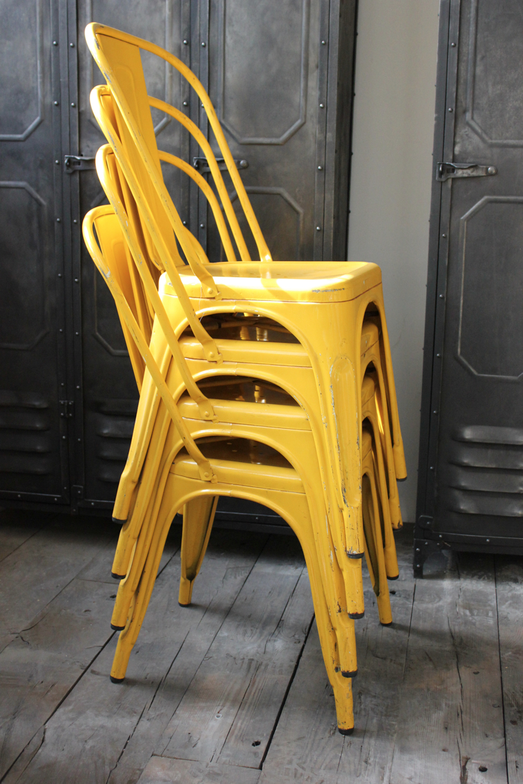 4 ancienne Chaise TOLIX Xavier Pauchard jaune des annees 50 tarif pour les 4 chaises – Image 3