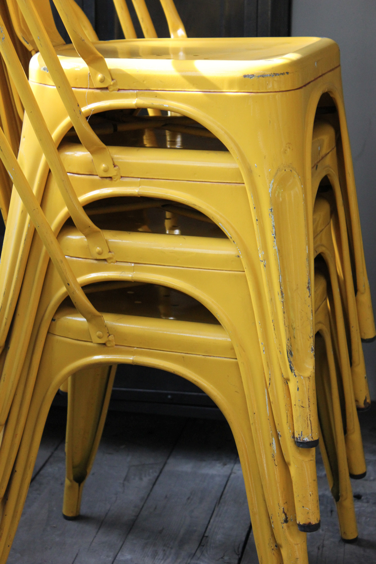 4 ancienne Chaise TOLIX Xavier Pauchard jaune des annees 50 tarif pour les 4 chaises – Image 12
