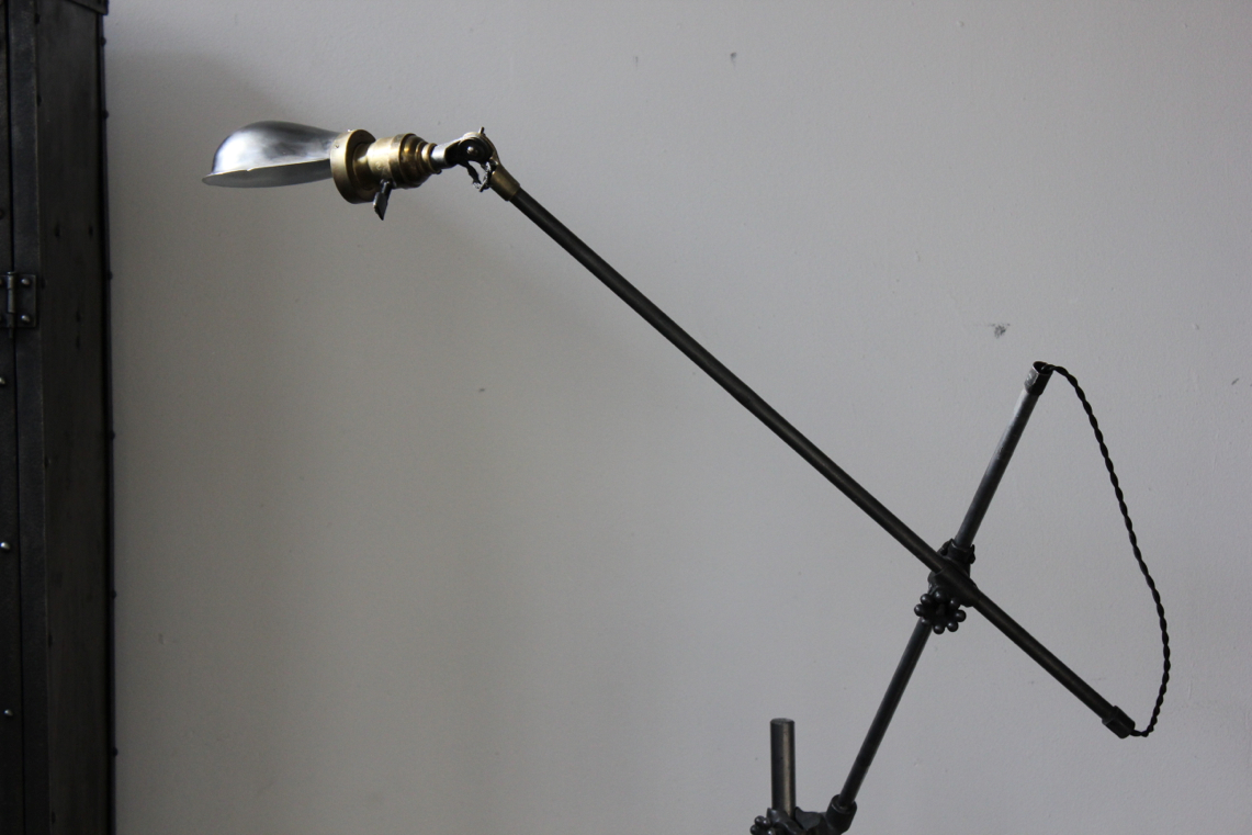 Rare Lampe liseuse O.C. White Industrielle sur pied la lampe de reference a new york dans les loft – Image 5