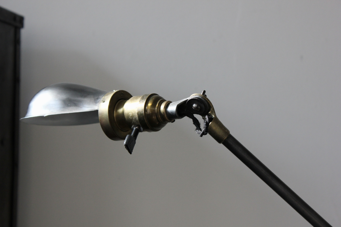 Rare Lampe liseuse O.C. White Industrielle sur pied la lampe de reference a new york dans les loft – Image 6