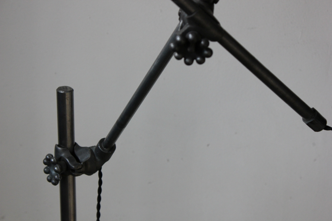 Rare Lampe liseuse O.C. White Industrielle sur pied la lampe de reference a new york dans les loft – Image 8