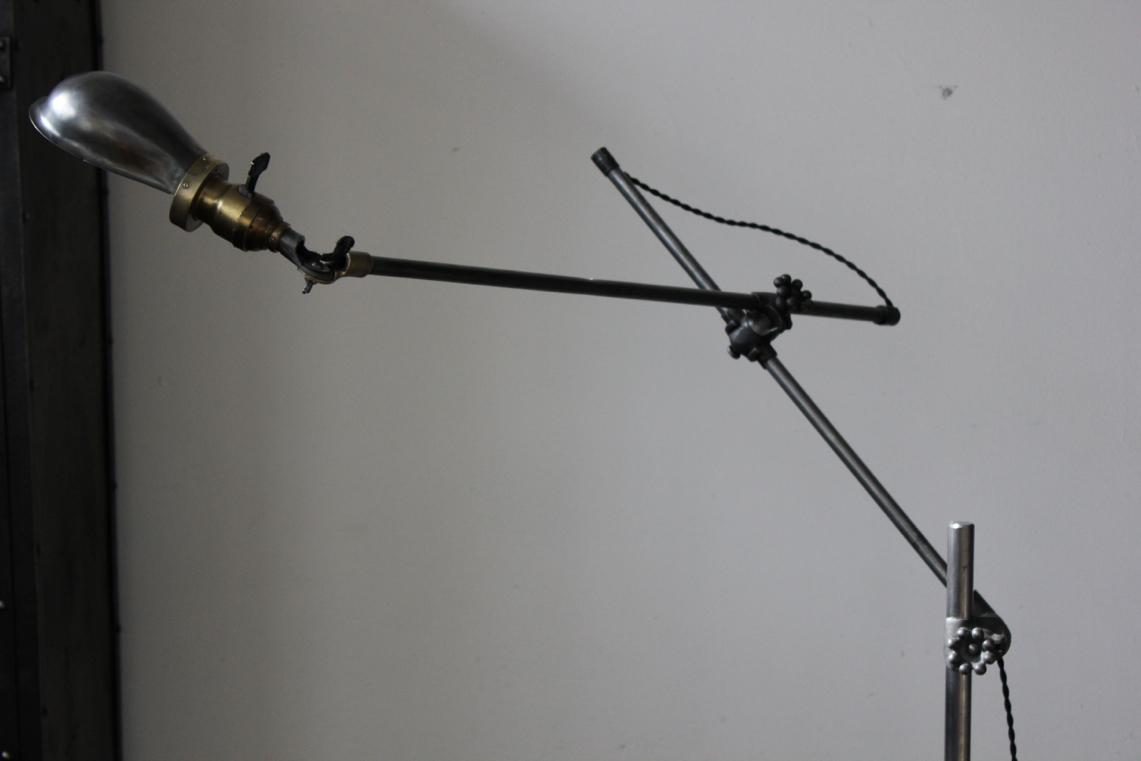 Rare Lampe liseuse O.C. White Industrielle sur pied la lampe de reference a new york dans les loft – Image 9