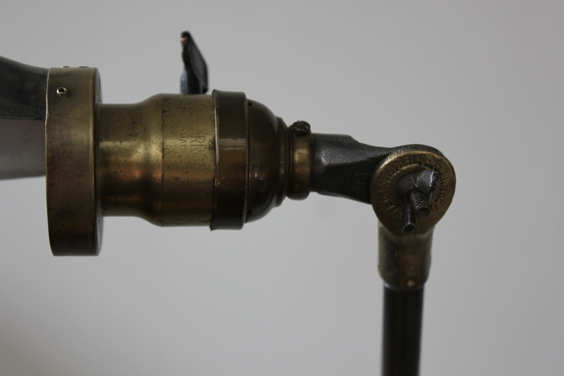 Rare Lampe liseuse O.C. White Industrielle sur pied la lampe de reference a new york dans les loft – Image 12