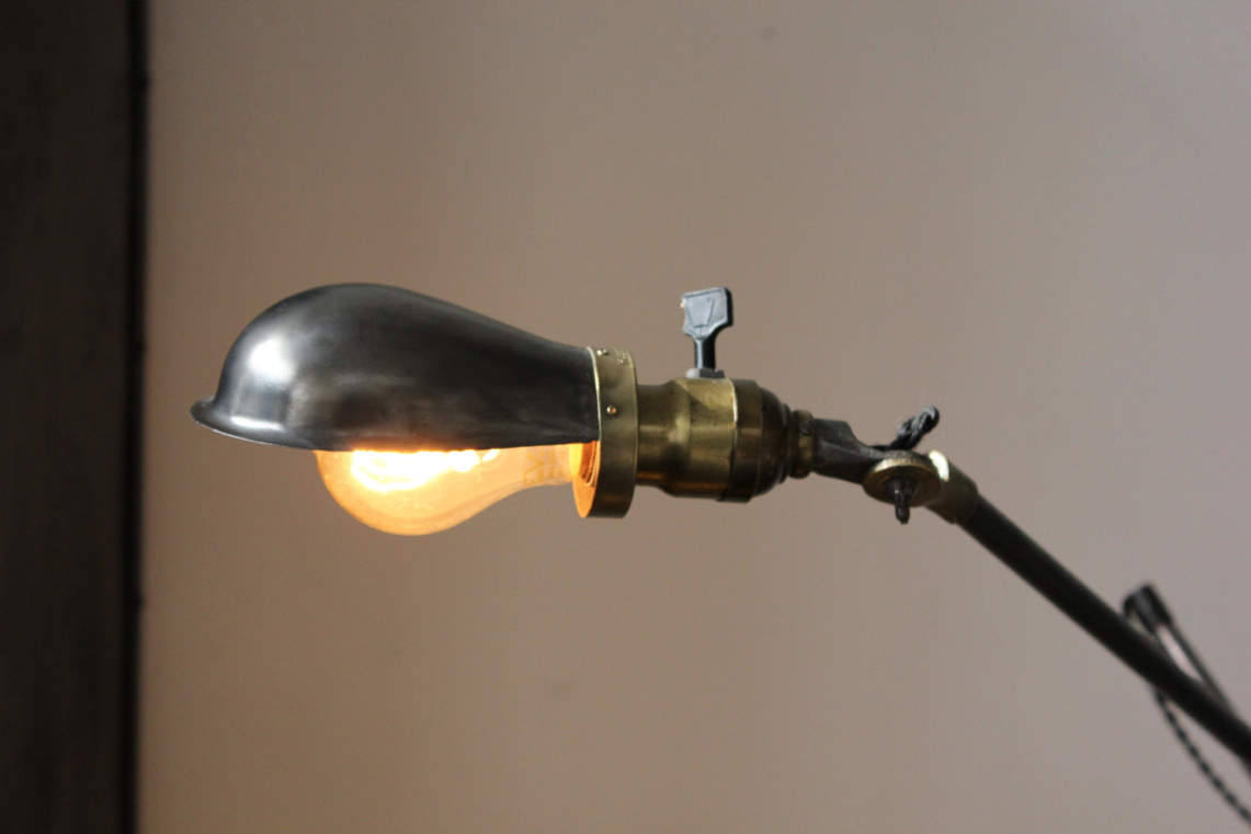 Rare Lampe liseuse O.C. White Industrielle sur pied la lampe de reference a new york dans les loft – Image 16