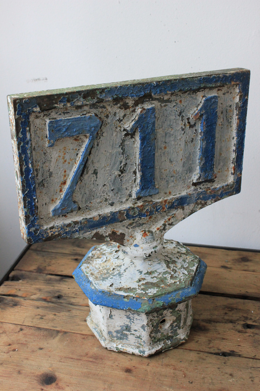 borne kilometrique en fonte superbe patine – Image 2