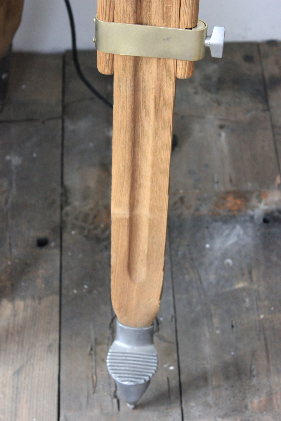 Projecteur de cinema Cremer Paris poli graphite trepied bois 6 – Image 12