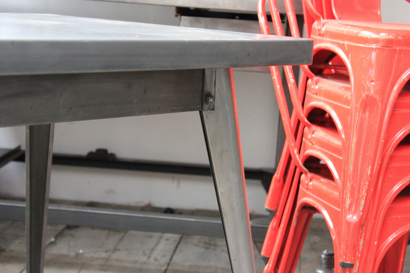 La célèbre table 55 Tolix patine graphite – Image 4