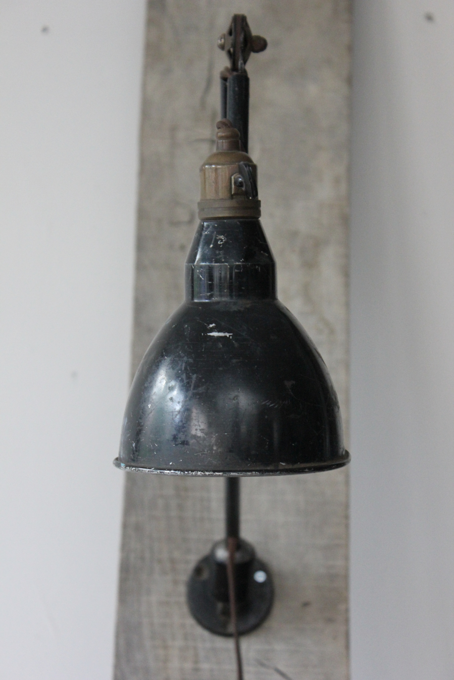 Ancienne lampe applique industrielle mazda dans sont jus – Image 3