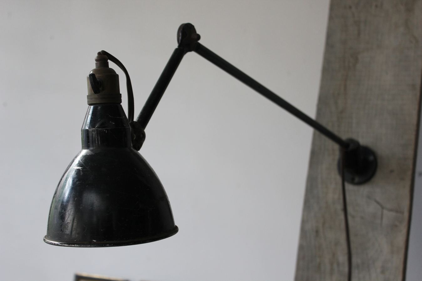 Ancienne lampe applique industrielle mazda dans sont jus – Image 4