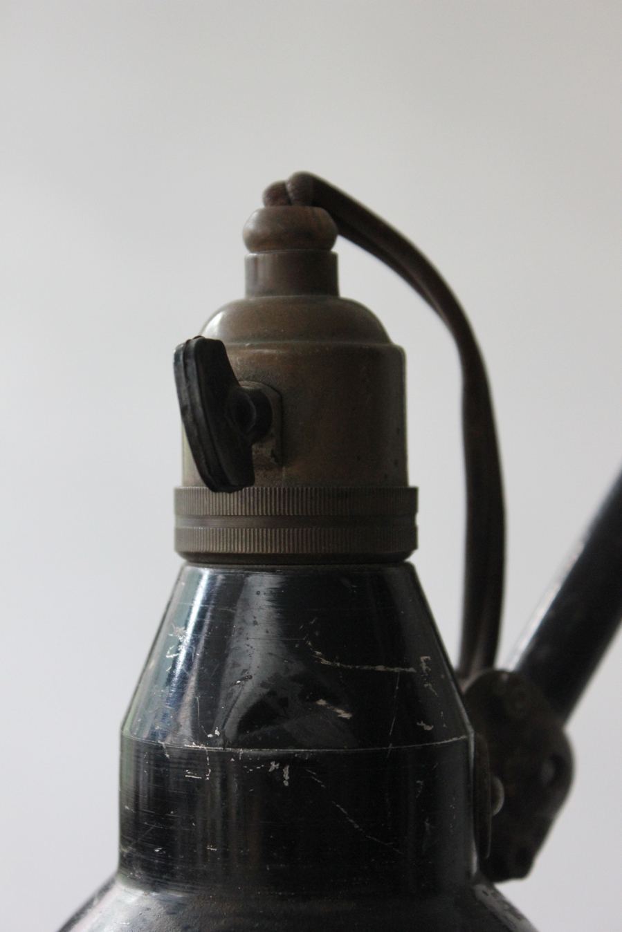 Ancienne lampe applique industrielle mazda dans sont jus – Image 5