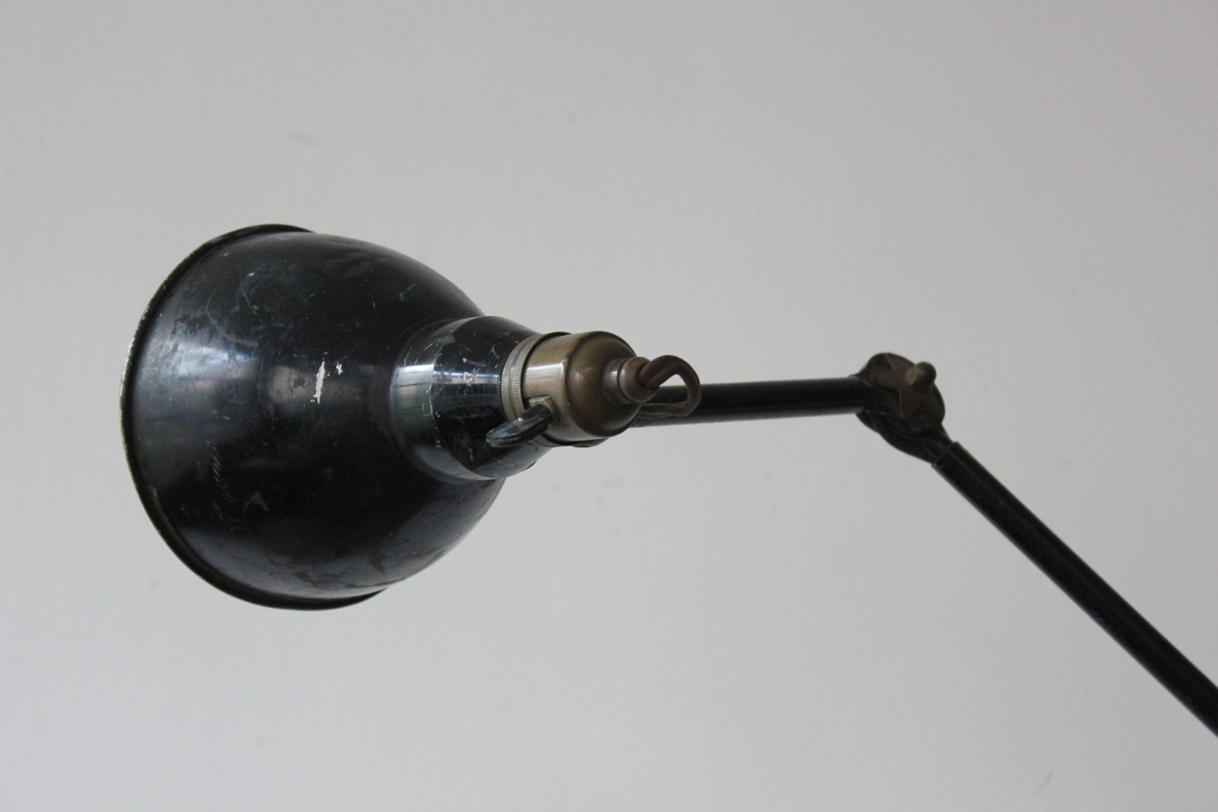 Ancienne lampe applique industrielle mazda dans sont jus – Image 8