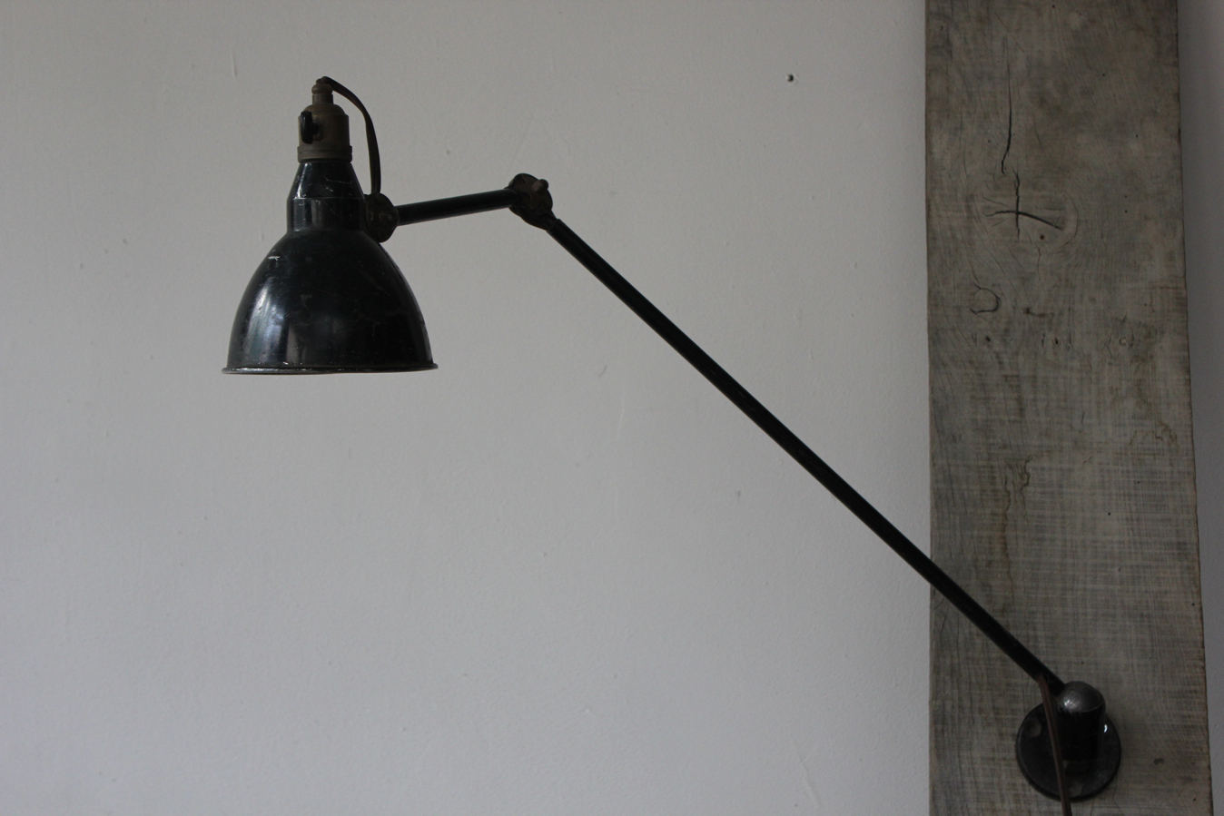 Ancienne lampe applique industrielle mazda dans sont jus – Image 10