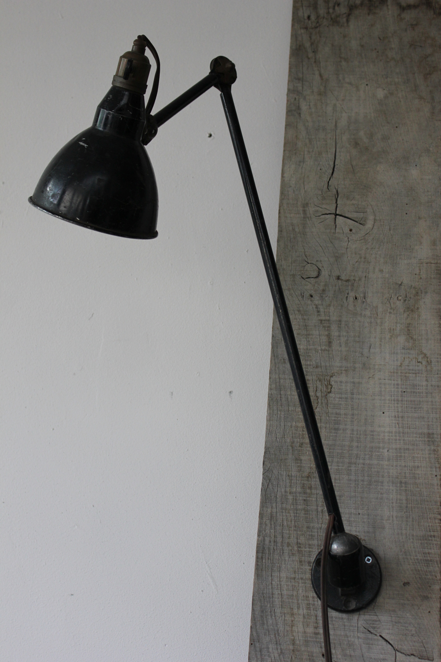 Ancienne lampe applique industrielle mazda dans sont jus – Image 2