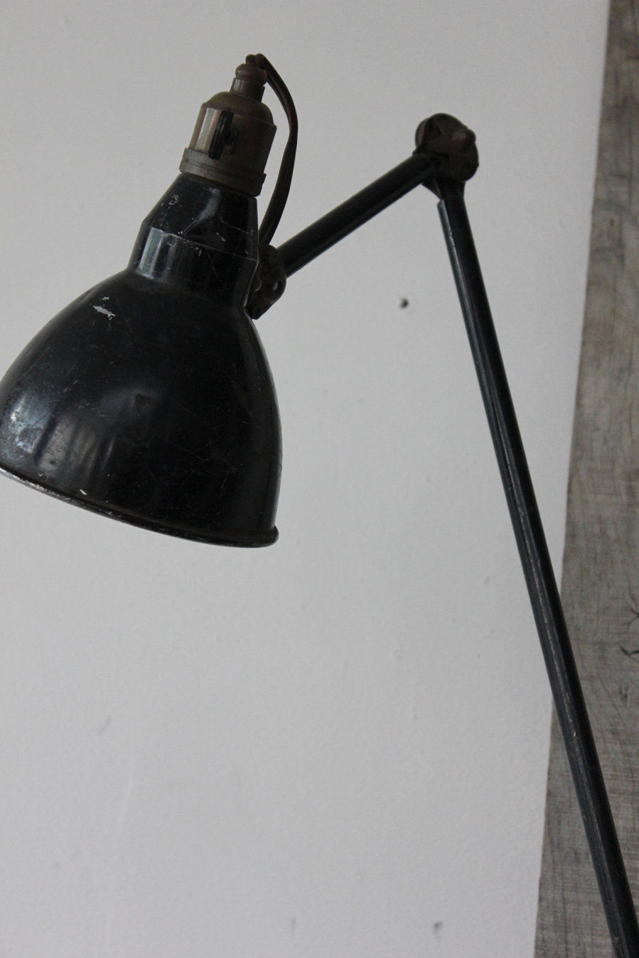 Ancienne lampe applique industrielle mazda dans sont jus – Image 11