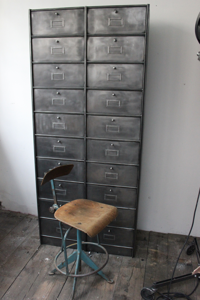 ancien grand meuble 20 casiers industriel a clapet Roneo 50/60 – Image 10