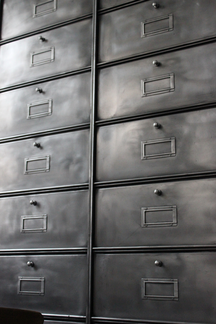 ancien grand meuble 20 casiers industriel a clapet Roneo 50/60 – Image 12