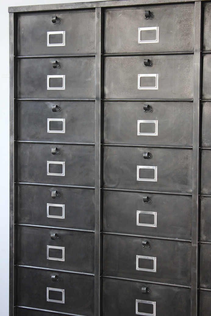 ancien grand meuble 30 casiers industriel a clapet strafor 1950 – Image 3