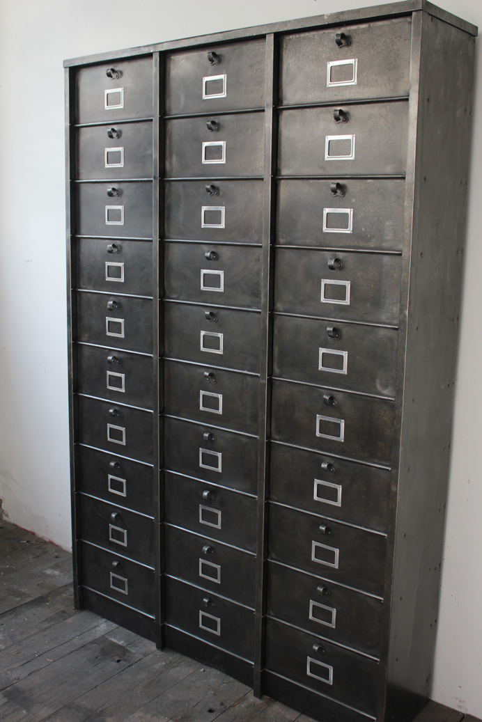 ancien grand meuble 30 casiers industriel a clapet strafor 1950 – Image 4