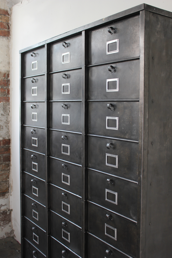 ancien grand meuble 30 casiers industriel a clapet strafor 1950 – Image 5