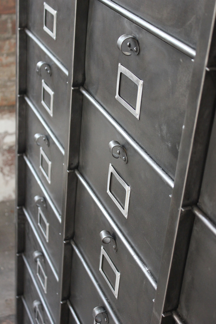 ancien grand meuble 30 casiers industriel a clapet strafor 1950 – Image 8