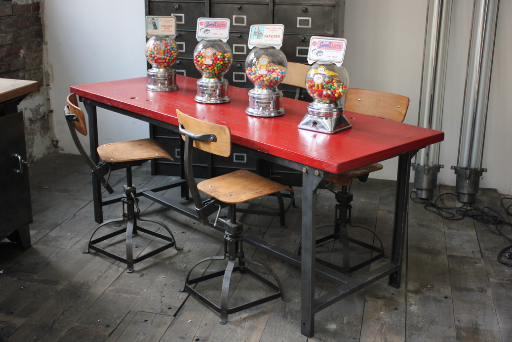Table ou bureau metal industriel militaire plateau bois vernis rouge – Image 2