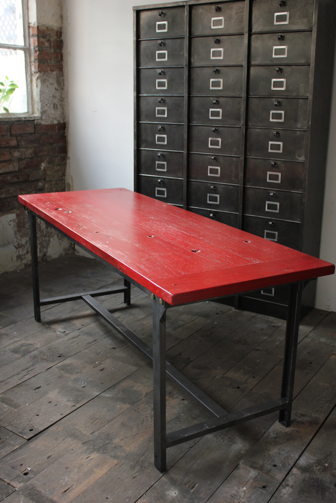 Table ou bureau metal industriel militaire plateau bois vernis rouge – Image 3
