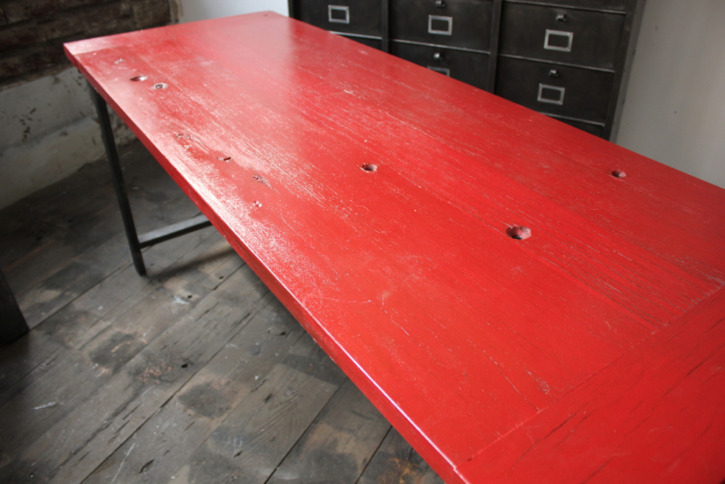 Table ou bureau metal industriel militaire plateau bois vernis rouge – Image 6