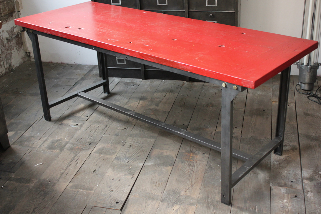 Table ou bureau metal industriel militaire plateau bois vernis rouge – Image 8