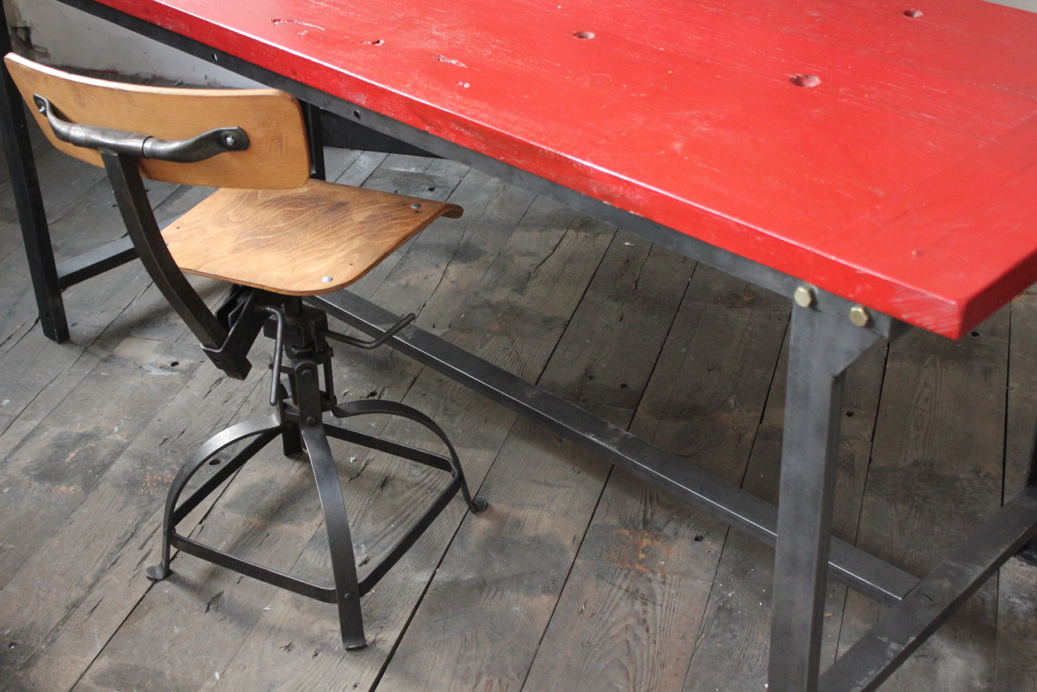 Table ou bureau metal industriel militaire plateau bois vernis rouge – Image 9