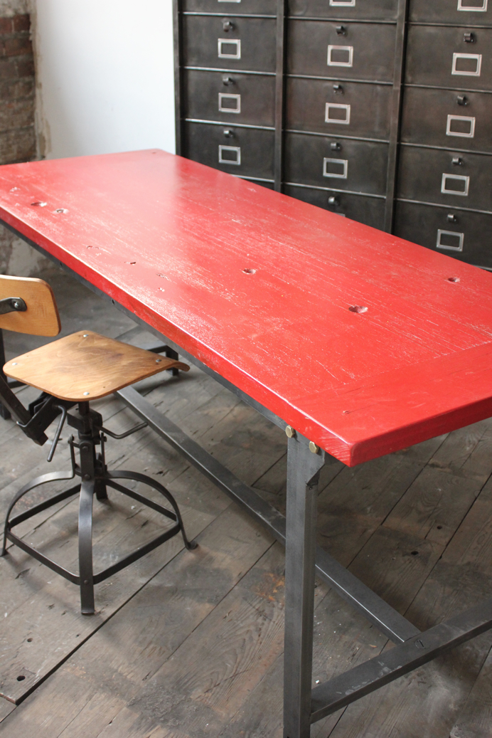 Table ou bureau metal industriel militaire plateau bois vernis rouge – Image 11
