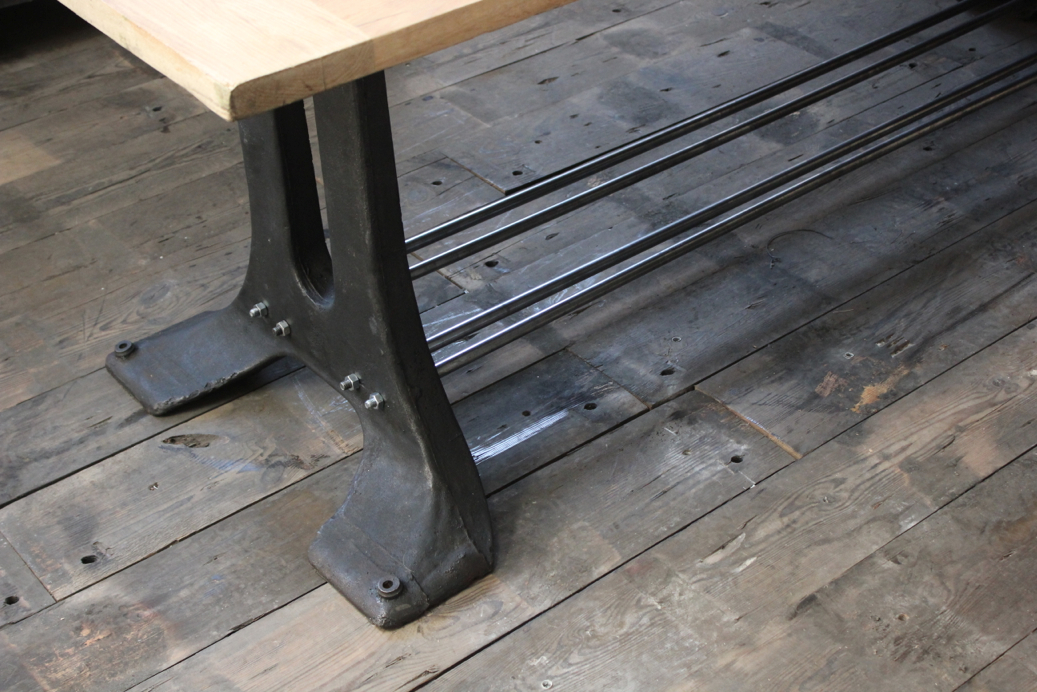 grande table industrielle plateau chene massif pietement fonte – Image 7